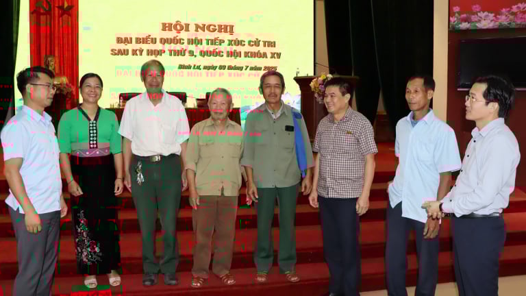 Lai Châu: Cử tri xã Bình Lư kiến nghị có phương án xử lý nguy cơ sụt sạt trên một số tuyến đường dân sinh