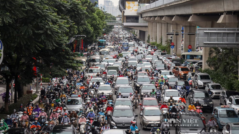 Hà Nội cấm xe máy chạy xăng dầu từ 1/7/2026: Xu hướng tất yếu hay thách thức với người dân đô thị?