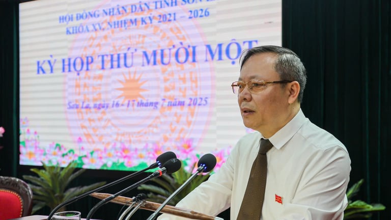 Nông thôn Tây Bắc: Chất vấn 'nóng' tại Kỳ họp HĐND tỉnh Sơn La về hàng giả, trụ sở công, và khu thể thao