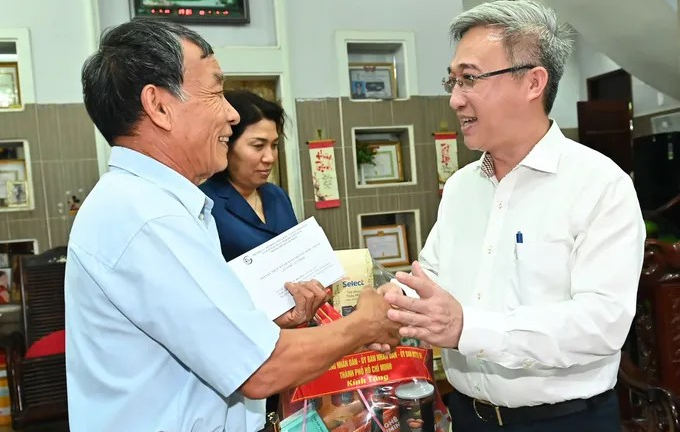 Đoàn công tác Thành ủy TPHCM làm việc BTV Đảng ủy các xã Cần Giờ, Bình Khánh, An Thới Đông sau sáp nhập