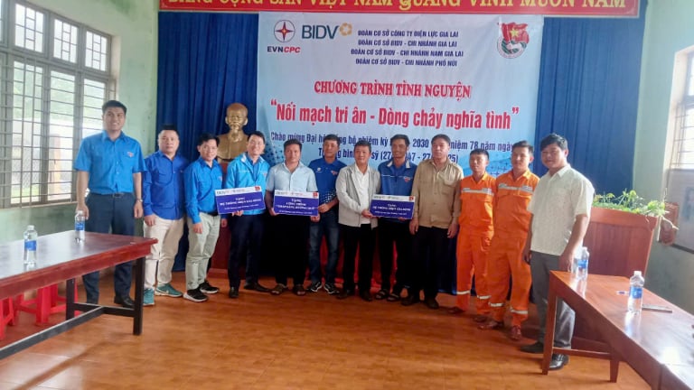 Công ty Điện lực Gia Lai 'Nối mạch tri ân', thắp sáng vùng quê Bờ Ngoong