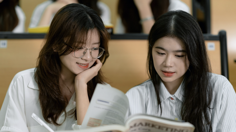 Các trường dự đoán điểm chuẩn đại học năm 2025: Thí sinh ở mức điểm nào sẽ yên tâm?