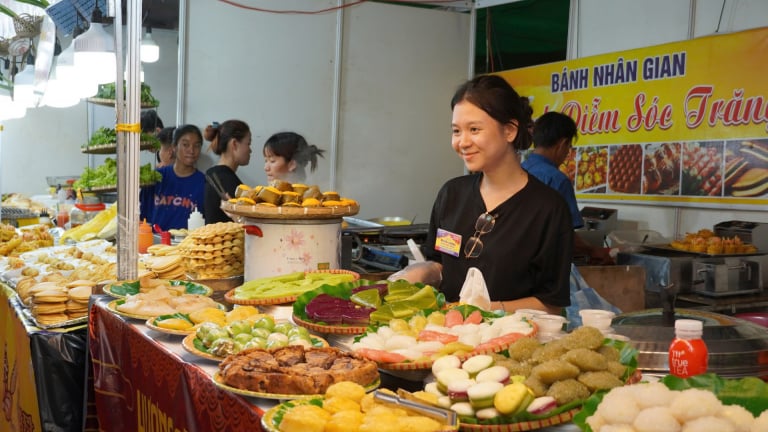 'Cuộc đổ bộ' của 1.000 món ăn: Ẩm thực Thái Lan 'thi đấu' đặc sản dân gian Việt Nam ngay tại Quảng Trị