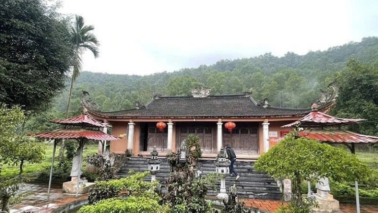 Trần Nhật Duật, hoàng tử thứ 6 của vua Trần Thái Tông từng là Tri phủ đất Thanh Hóa, khai sinh ra lối hát nhà trò