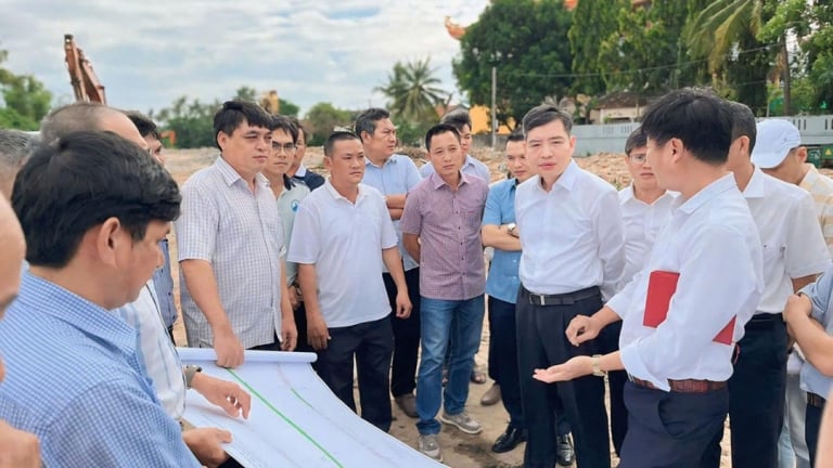 Kiểm tra tuyến đường bộ ven biển, Chủ tịch tỉnh Đắk Lắk mới chỉ đạo một vấn đề liên quan đất nông nghiệp 