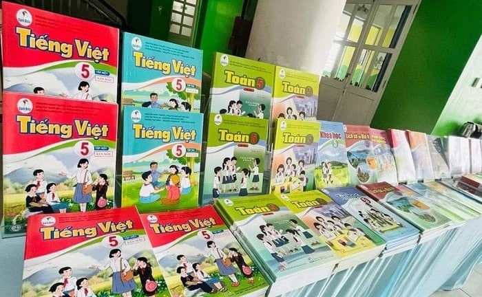 Cử tri đề nghị Bộ GDĐT có một bộ sách giáo khoa chung, Bộ trưởng trả lời thế nào?