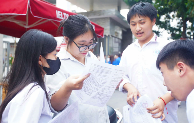 Học phí các trường đại học năm 2025: Tăng đồng loạt có gây khó cho sinh viên?