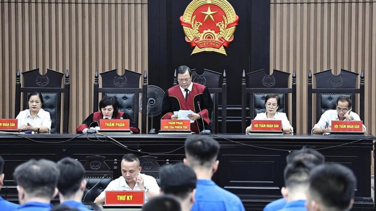Nhóm 45 người đòi nợ bằng ghép ảnh khỏa thân, khủng bố điện thoại đều bị phạt tù, không ai được hưởng án treo