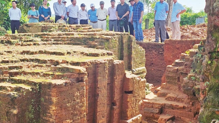 Đào sâu dưới lòng đất tại nơi này ở Huế, bí ẩn về cổ vật, hiện vật xưa đồ sộ hiển lộ