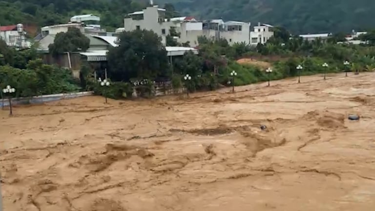 Lũ sông Mã lên cao, thuỷ điện xả nước, nhiều bản ngập và cô lập