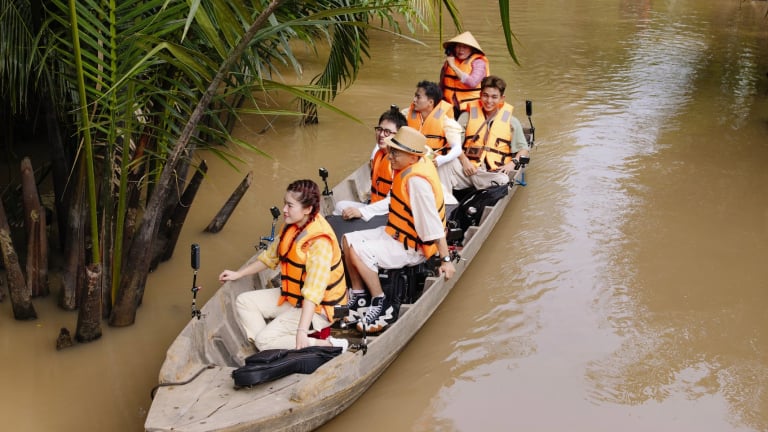 Gia đình Haha tập 8: Dàn anh trai, chị đẹp xúc bùn, đào mương