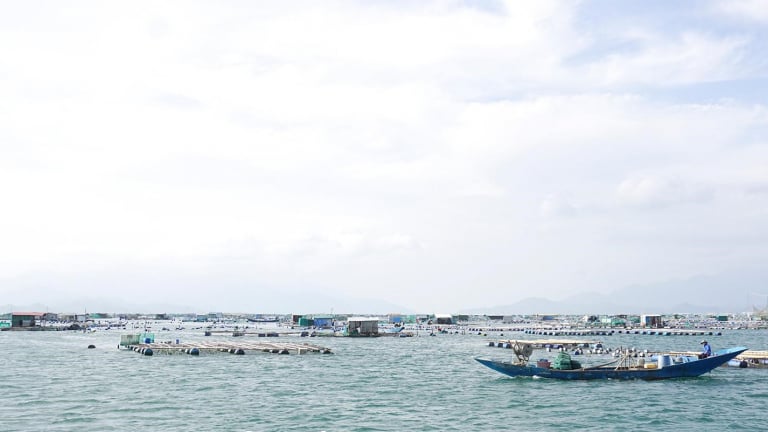 Dân không được xâm phạm vùng nước cấm ở vịnh biển nào của tỉnh Khánh Hòa?