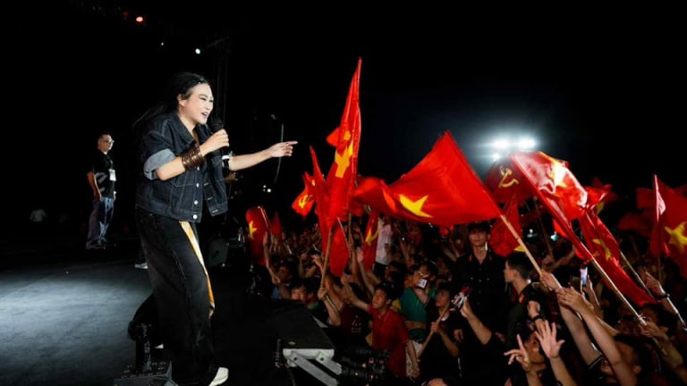 Phương Thanh, Tạ Quang Thắng hát hết mình phục vụ các chiến sĩ trên thao trường