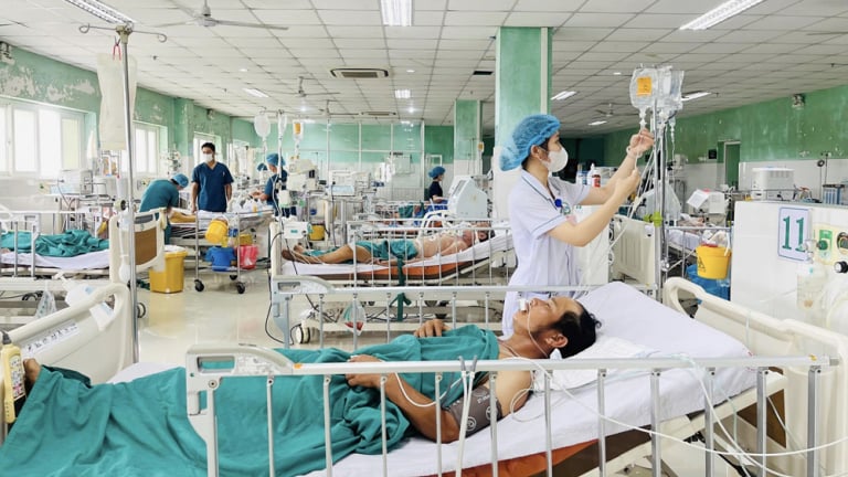 2 cha con ở Quảng Ngãi cùng đi cấp cứu vì ăn mắm cá chua tự làm