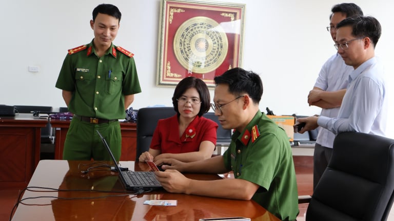 Nông thôn Tây Bắc: Công an Lai Châu dồn lực cho công tác đổi thẻ đảng viên, phấn đấu hoàn thành trước ngày 2/9 