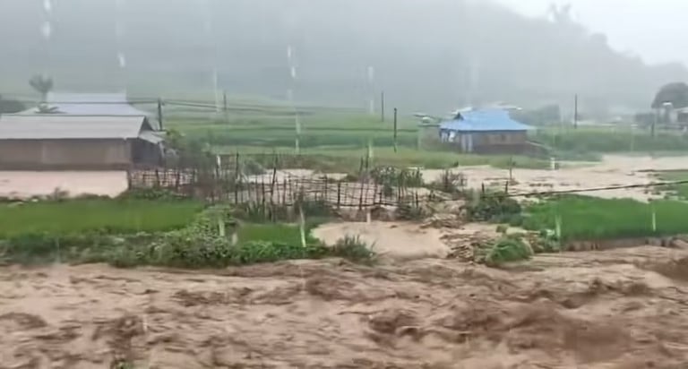Lào Cai: Mưa lũ làm 1 người mất tích, 3 người thương vong và hàng trăm ngôi nhà bị hư hỏng