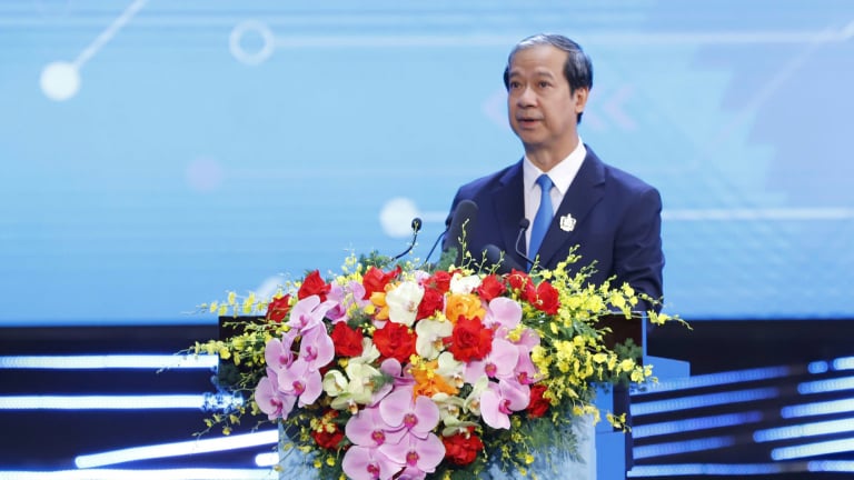 Bộ trưởng GDĐT Nguyễn Kim Sơn: 'Không có lời nào nói hết được sự cảm ơn của ngành'