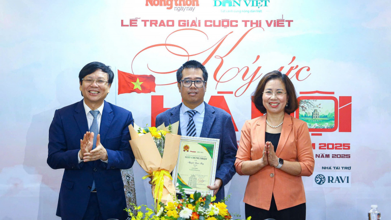 Cảm xúc vỡ òa Lễ trao giải 'Ký ức Hà Nội': Tác giả từ Nhật Bản về, người Hàn Quốc mong làm cầu nối văn hóa