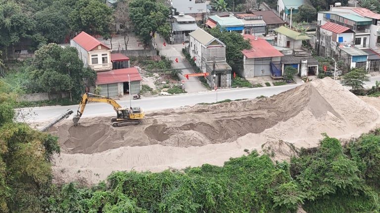 Phú Thọ: Bãi cát trên đường Phùng Khắc Khoan tạm dừng hoạt động sau phản ánh của Báo Dân Việt
