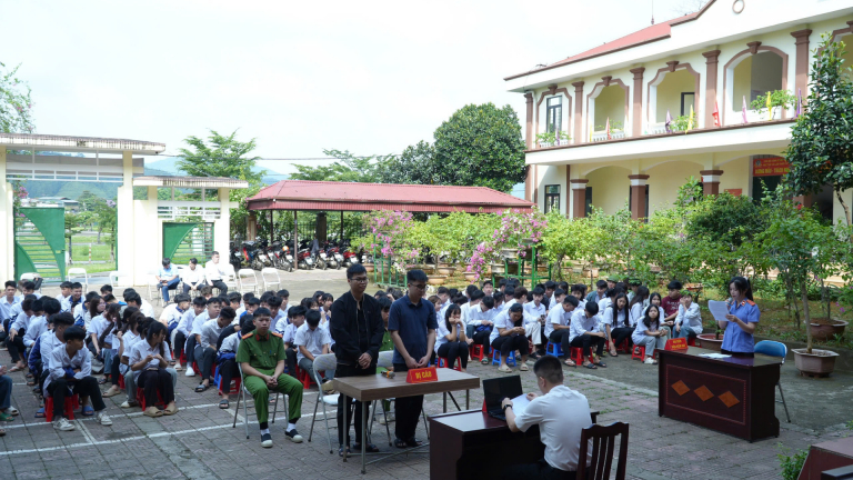 Học sinh Bảo Thắng trải nghiệm “phiên tòa giả định” - giúp học sinh hiểu sâu về hậu quả của ma túy