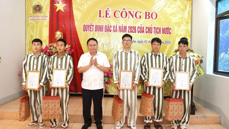 Nông thôn Tây Bắc: Xúc động ngày trở về của 13 phạm nhân được đặc xá ở Lai Châu