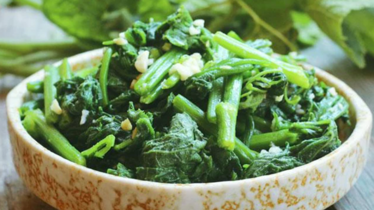 Loại rau bổ dưỡng chẳng kém nhân sâm, có thành phần hỗ trợ phòng ung thư, cực dễ chế biến