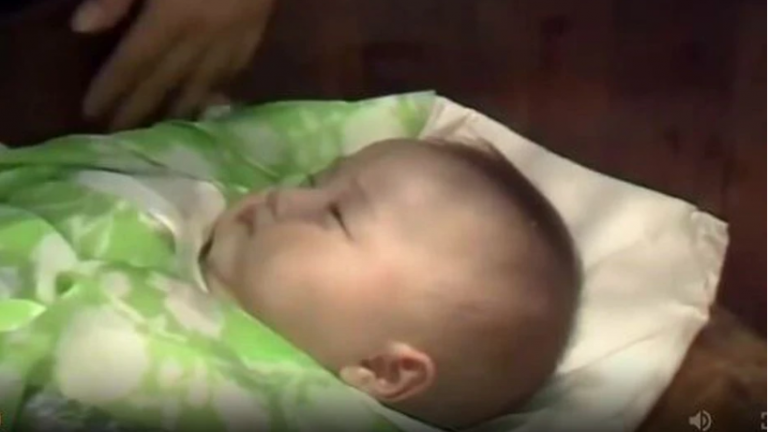 Bé gái 5 tháng tuổi đóng vai Đường Tăng trôi sông trong Tây du ký 1986 - ẩn số gây tò mò
