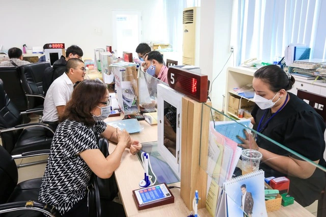 Cập nhật mức trợ cấp mới nhất cho cán bộ, công chức nghỉ hưu trước tuổi do sáp nhập đơn vị hành chính 