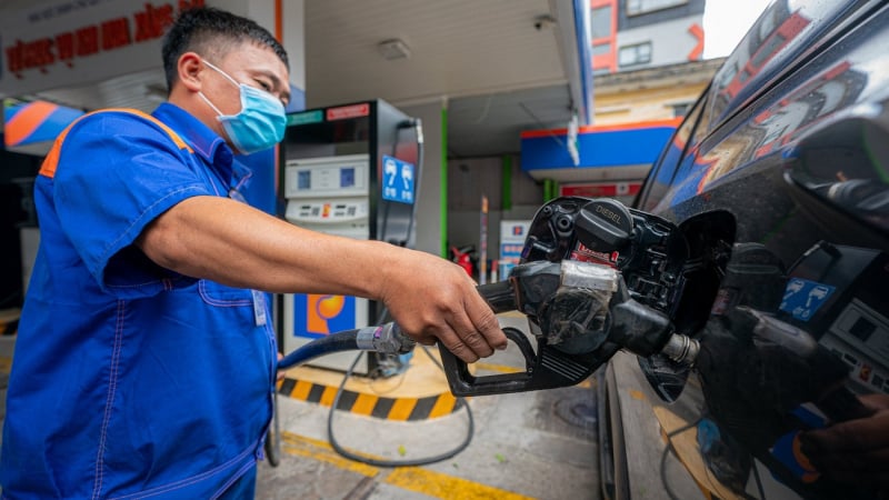 Giá xăng dầu hôm nay 30/4: Lao dốc không phanh, giá xăng dầu giảm rất mạnh ngày đại lễ 30-4 