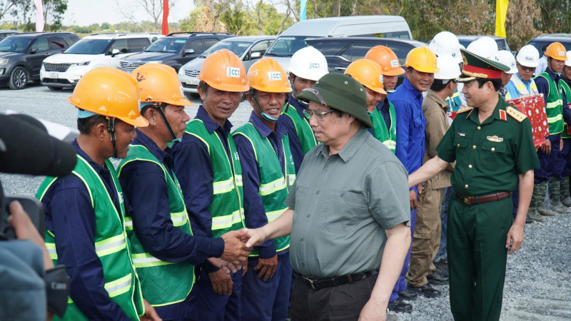 Kiểm tra dự án cao tốc Cần Thơ – Cà Mau: Thủ tướng Phạm Minh Chính yêu cầu phải làm việc trên tinh thần thần tốc
