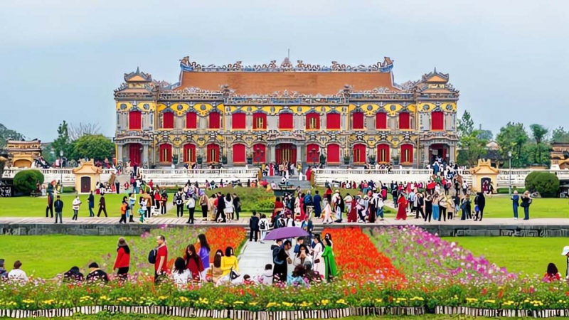 Huế công bố đường dây nóng tiếp nhận phản ánh tình trạng “chặt chém”, chèo kéo khách