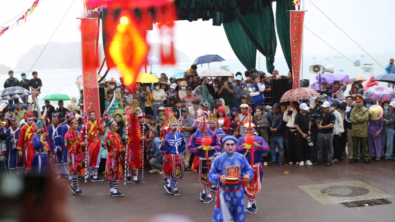 Dân làng này ở Bình Định biết ơn cá Ông, lễ hội cầu “trời yên biển lặng, tôm cá đầy khoang” năm nào cũng có