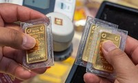 Giá vàng tăng cao, vì sao người dân không mang bán?