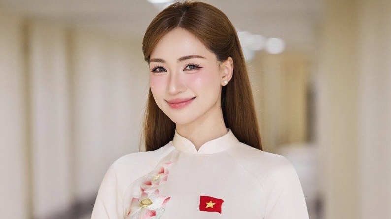 Bài đăng của Hòa Minzy về việc đi xem tổng duyệt diễu binh được cộng đồng mạng hưởng ứng