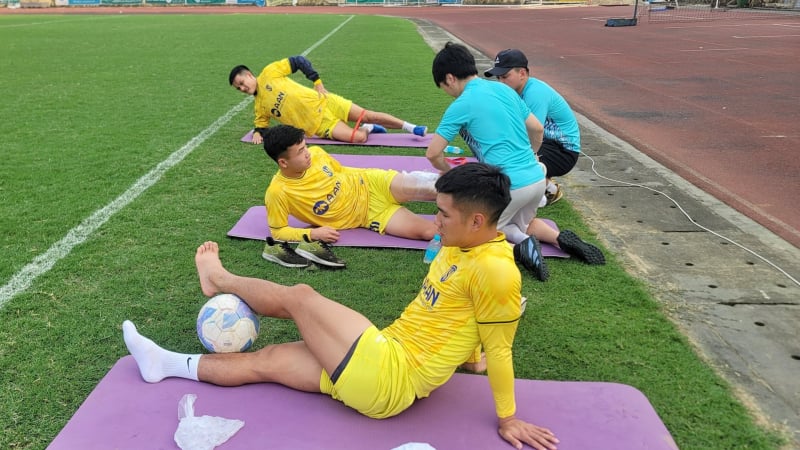 Bão chấn thương đổ bộ, SLNA lo... xuống hạng?
