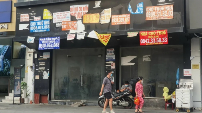 Mặt bằng bán lẻ đường phố ở TP.HCM chịu áp lực từ xu hướng tiêu dùng
