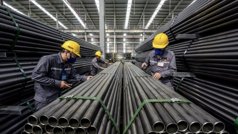Tín hiệu tiêu dùng tại Trung Quốc kém khiến giá thép 'rơi' về mức thấp nhất 7 tháng
