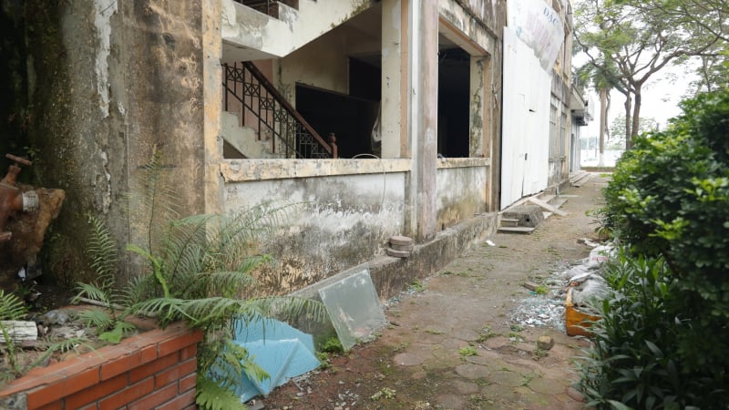 Những ki ốt kinh doanh 'hái ra tiền' bị lãng quên, phủ kín bụi tại khu đô thị Việt Hưng