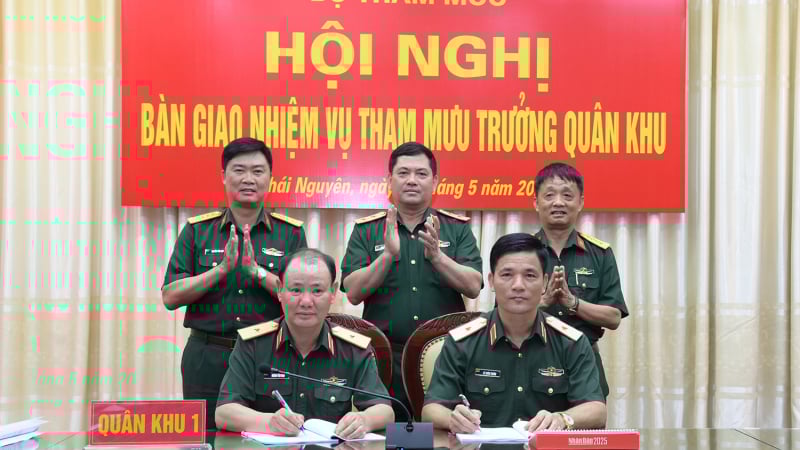 Thiếu tướng Quân đội bàn giao nhiệm vụ để nhận trọng trách mới 