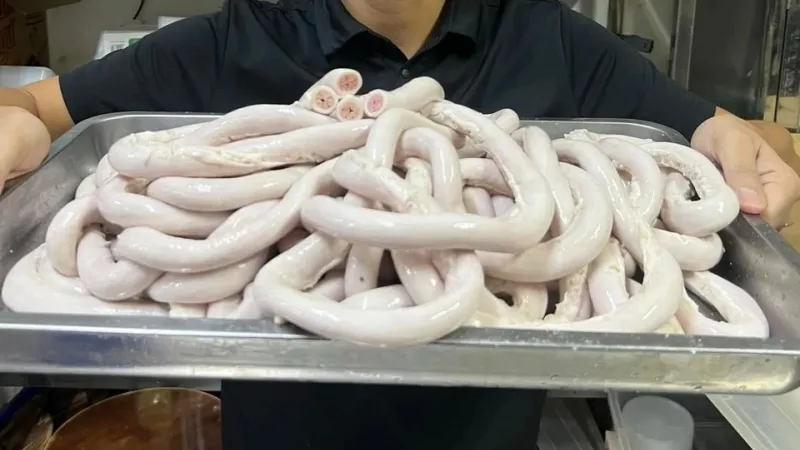 Điều gì xảy ra khi ăn lòng heo ngâm hóa chất?