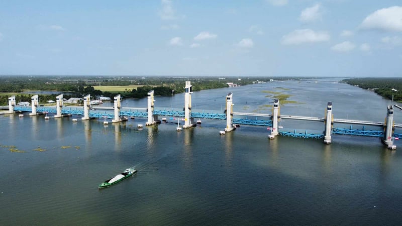 Đề xuất làm 8 cống âu thuyền, biến sông Tiền và sông Hậu thành 'hồ nước ngọt' khổng lồ tại miền Tây