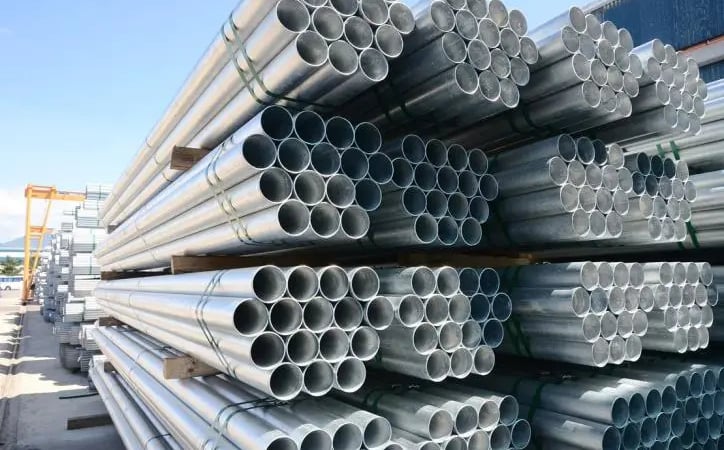 Bất chấp nới lỏng tiền tệ, giá thép và quặng sắt thế giới tiếp tục giảm