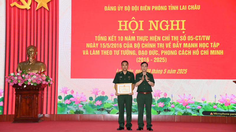 Bộ đội Biên phòng tỉnh Lai Châu tổng kết 10 năm thực hiện Chỉ thị 05, nhiều tập thể và cá nhân xuất sắc được khen thưởng