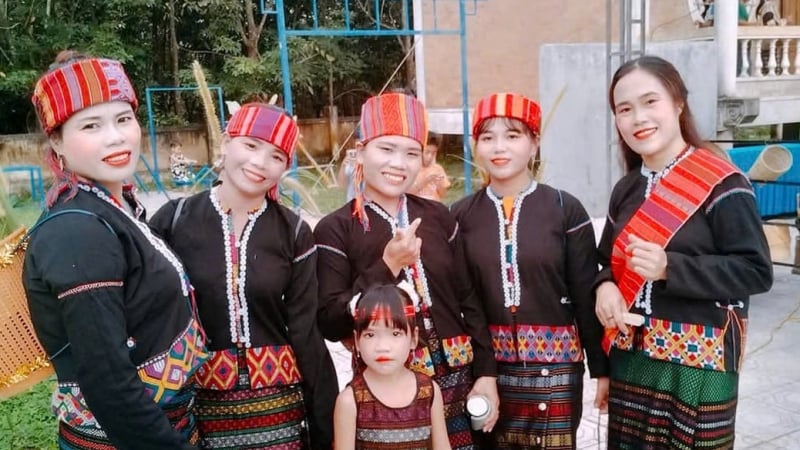 Vùng đất này ở Quảng Trị đang dần trù phú, nông thôn mới đẹp lên bởi dân đang 'đuổi cái nghèo' ra khỏi làng