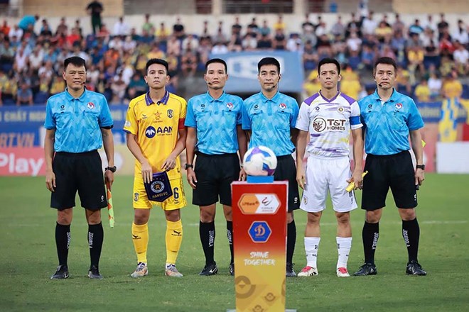 Hà Nội FC gửi công văn tố bị trọng tài xử ép tại sân Vinh