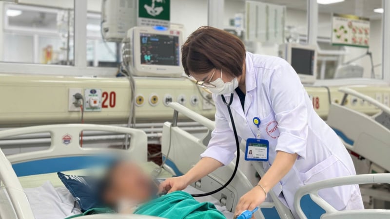 Sốt cao 40 độ, đau đầu dữ dội, lơ mơ vì bệnh hiếm