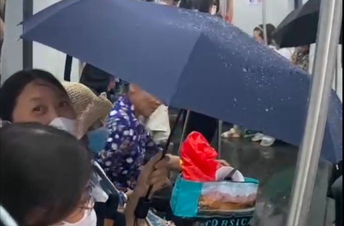 Nước chảy trong toa tàu đường sắt Cát Linh - Hà Đông, lãnh đạo Hanoi Metro nói gì?