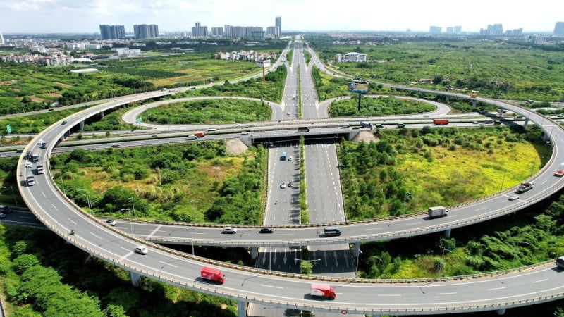 Bộ Xây dựng đề xuất mở rộng các tuyến cao tốc Bắc - Nam lên 6 - 12 làn xe