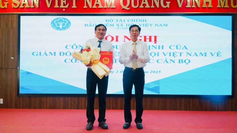 Bổ nhiệm Giám đốc và hai Phó Giám đốc BHXH khu vực XX 