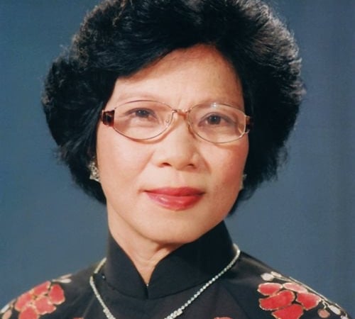 Nghệ sĩ Nhân dân mang hàm Phó Giáo sư, có tới 9 học trò là Nghệ sĩ Nhân dân, 30 học trò là Nghệ sĩ Ưu tú